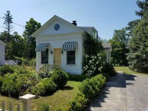 gardenapparition:“The Madcap Cottage”Hobart, New Yorkcirca 1840