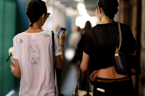 rawkiss:bodyfluids:  Xiao Wen Ju & Sissi Hou @ NYFW   Such a cute shirt too