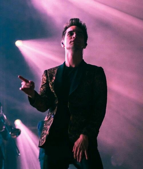 Brendon Urie Aesthetic Explore Tumblr Posts And Blogs Tumgir