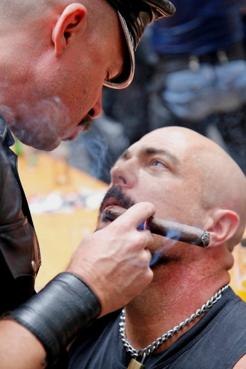 baddog85:  damn….. look sooo submissive