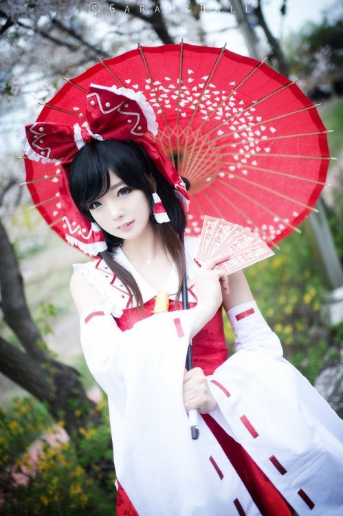 TUNA(TUNA) 博麗霊夢 コスプレ&hellip;@男人的浪漫采集到COS爱(454图)_花瓣动漫
