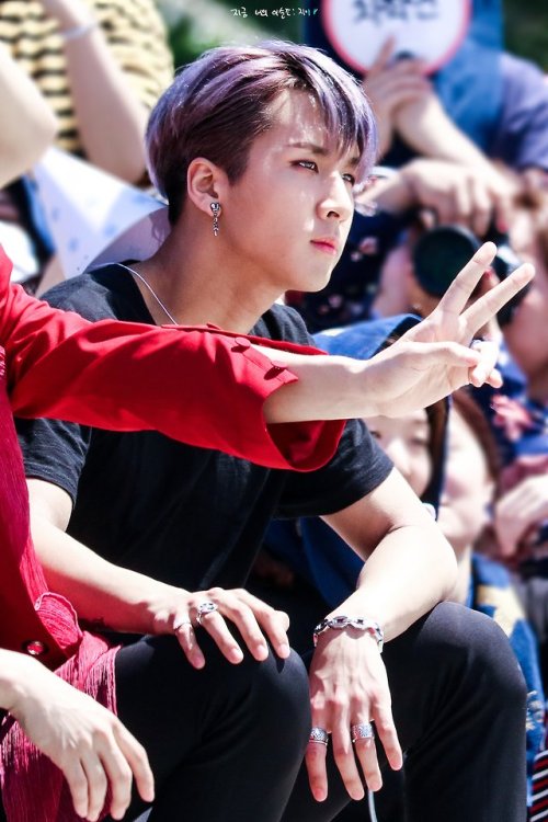 fuckyeah-ravi: 지금 너의 이 순간 | Do not edit.