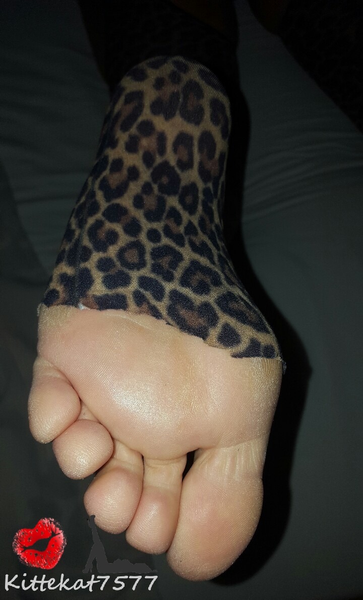 kittekat7577:  So he took some scissors… to reveil them 👣👅  💋 Kittekat7577