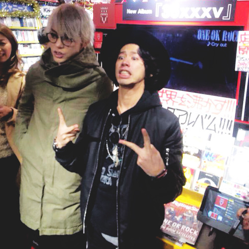 salapaofiles:   ワ ン オ ク TORU and TAKA at 渋 谷 タ ワ レコ！ 