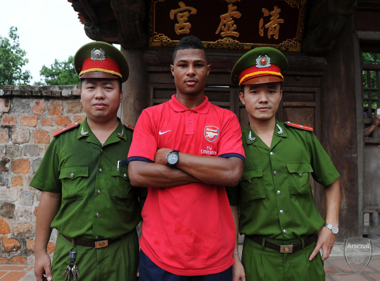 oh-fabianski:
“ HANOI, VIETNAM - JULY 16: Serge Gnabry of Arsenal FC with some Vietnamese soldiers in Vietnam for the club’s pre-season Asian tour on July 16, 2013 in Hanoi, Vietnam. (Photo by David Price/Arsenal FC via Getty Images)
”