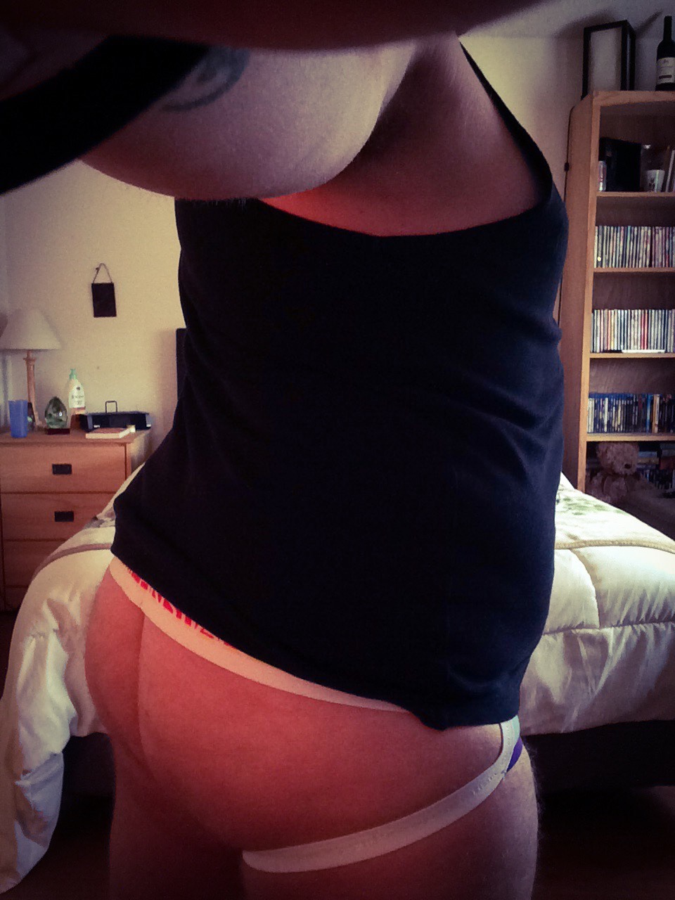 bigc-kc52:  cubwoofsxxx:  Finally home from work and it’s Tummy Tuesday!  Gotta