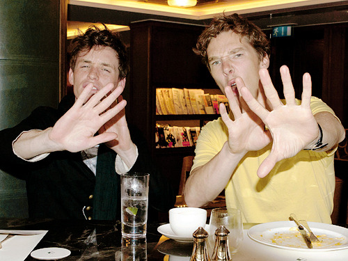 bencdaily: Benedict Cumberbatch with Eddie Redmayne at J Sheeley Restaurant on June 15, 2009 (x)