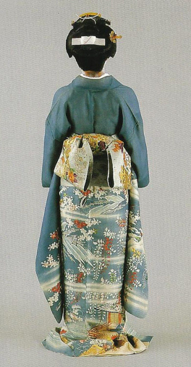 Scans from book: 300 years of Japanese women&rsquo;s appearance, kimono, kanzashi etc. ISBN