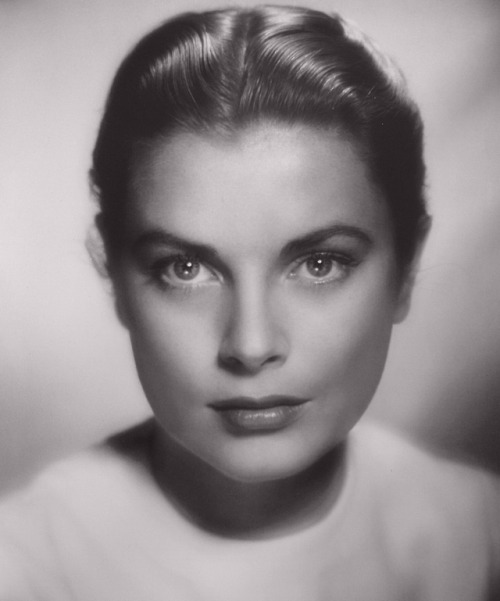 graceandfamily:Grace Kelly’s headshot by Marcus Blechman