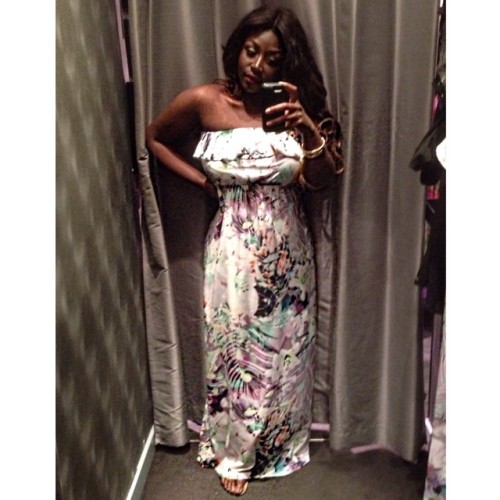 In love with this dress… Hmm yes no maybe…?!?!#dubai#darkskinlovers#blackgirl#shipping