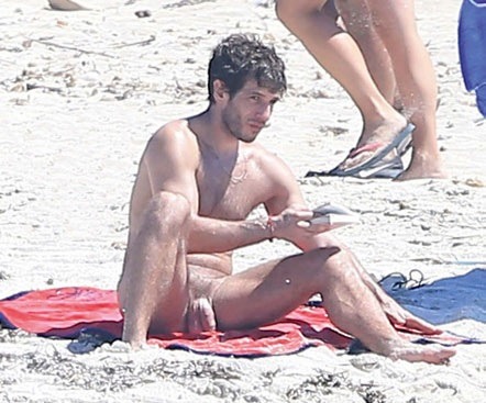 celebgaycelebs:    Spanish Actor Quim Gutierrez Shows Off His Huge Cock 
