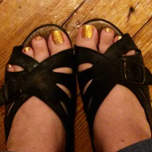 Porn Pics Feeling ultra cute with my gold toes! Pedicures