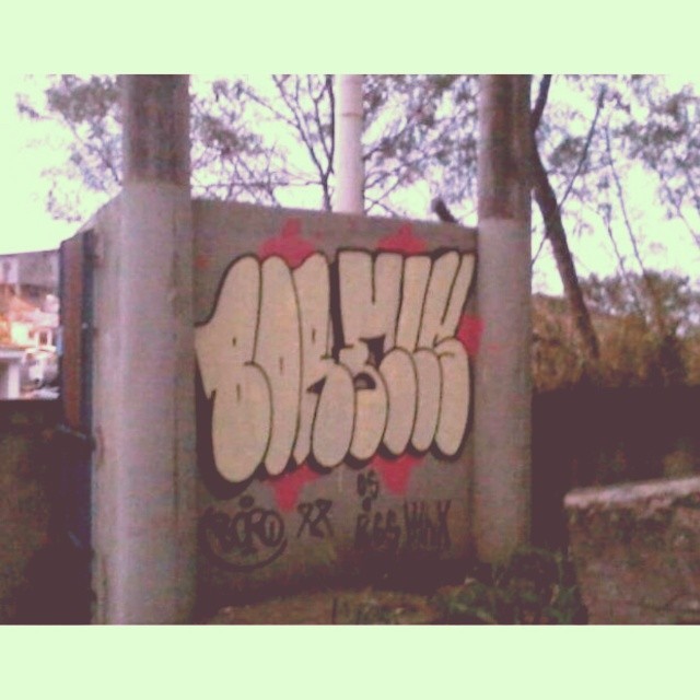 Encaixadim, em Bela Vista #throwup #ilovebombing #graff #boanoite #InstaSize