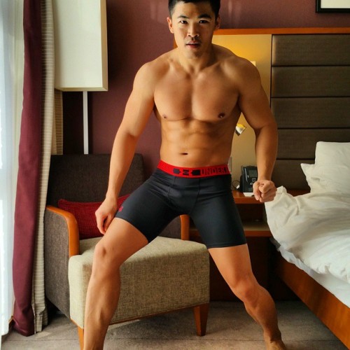 chinesemale:  Workout in the room isn’t adult photos