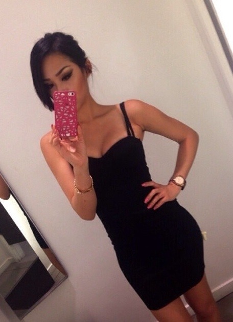 three-way-dreamer:  yellow-fever-asia:  Asian Selfies  My kind of girl