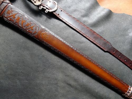 My latest, for your viewing pleasure. A scabbard for the Albion Brescia Spadona. Feel free to share,