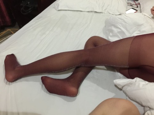 caicailaile:  vincentmrc:  asianass:  vincentmrc:  小骚逼又翘起屁股来求操咯~欢迎围观~  这逼不错，玩过交换或者4P吗，可以加我微信nub138  她不同意呢~慢慢来嘛  硬了，有感觉了