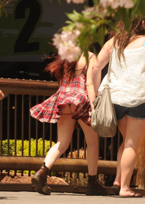 So just as I was pulling in to Bass Pro Shop this young ladies dress caught a nice breeze .