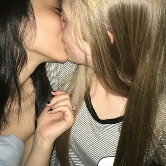 lesbianlovekissing: