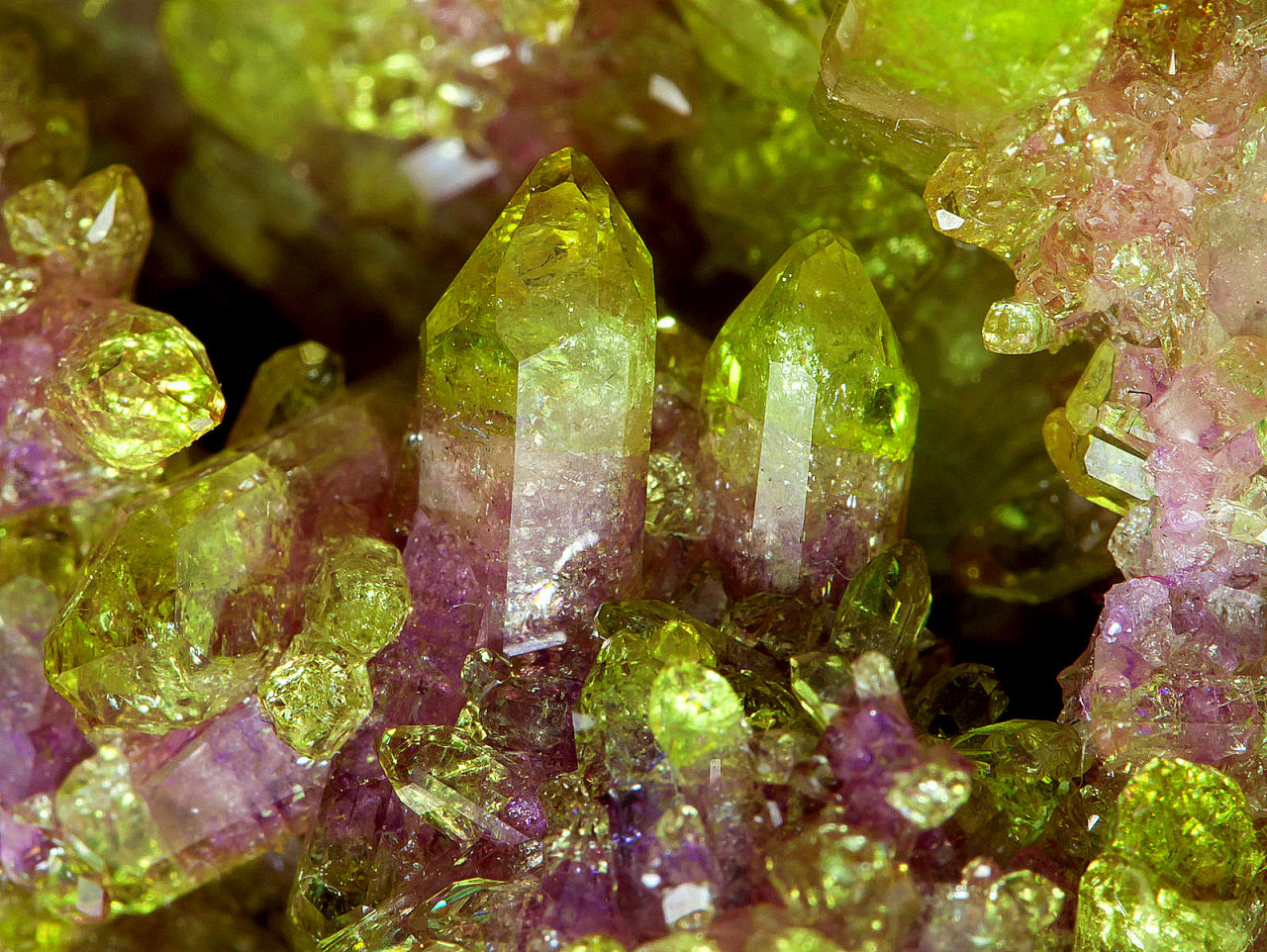 underthescopemin:Vesuvianite - Jeffrey Mine, Québec, Canada  Aggregate of crystals,