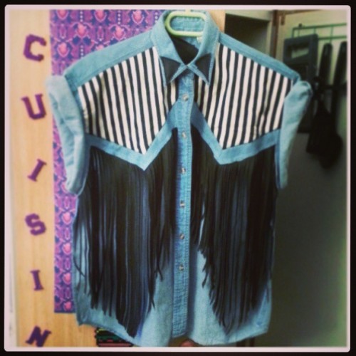 New! For more info www.facebook.com/bowsdontcry. #bowsdontcry #rayures #custom #frange #hippie #jean