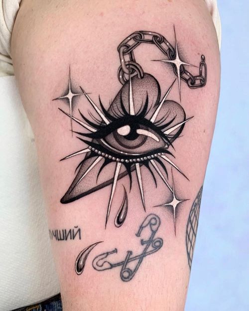 sara rosa blackw;chain;eye;heart;star;white