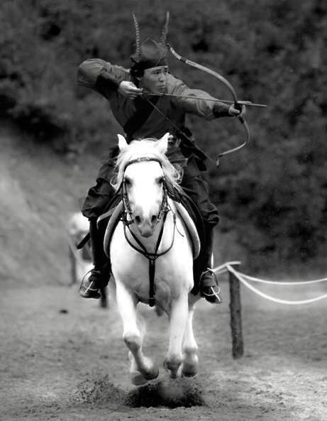 the-history-of-fighting:Mounted Archers 