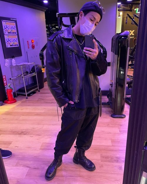 instagram update. –01-14-22give him a full black outfit advice. :DI think he look so coolinsta