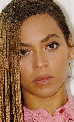 life-of-beyonce:   outfits and their matching close ups. 
