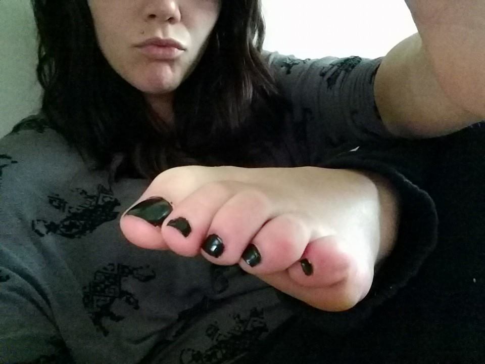 karathefootgoddess:  more foot selfies&lt;3 like share and follow for more feets!!