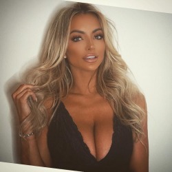 freddy-eisen-089:  Lindsey Pelas 