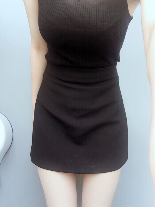 ttpanty: 下班的第一件事兒 脱下来后再换条别的颜色的