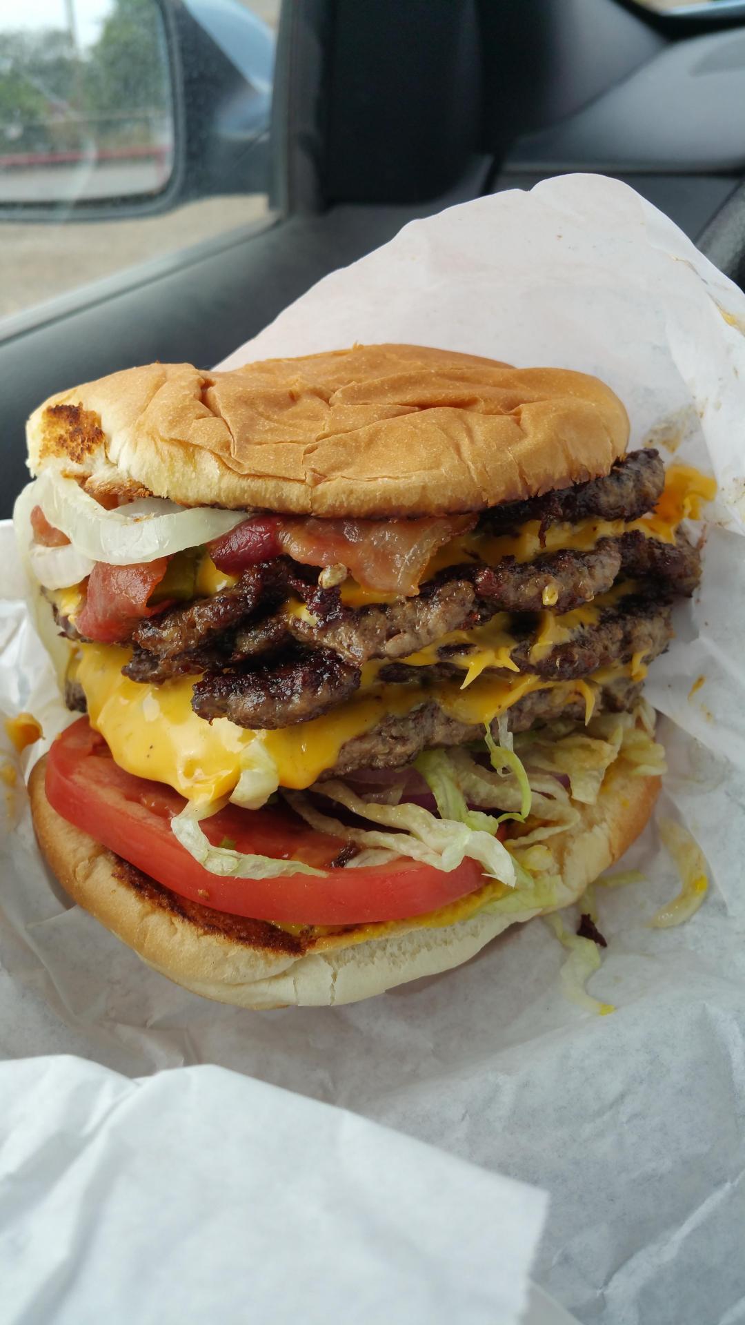 yummyfoooooood: Huge Cheeseburger