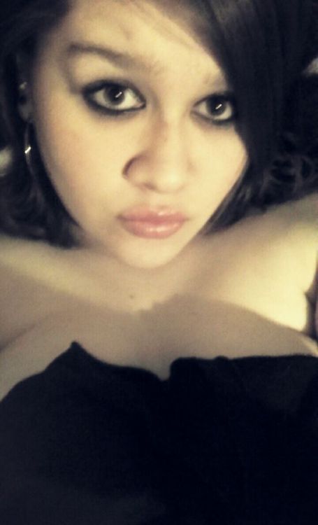 chicksdoitthemselves:  Submit your own self-shot PICS or VIDEOS at chicksdoitthemselves.tumblr.com orchicksdoitthemselves@hotmail.com to be on the tumblr page.You don’t have to be nude if you don’t want to be and can also request to be anonymous on