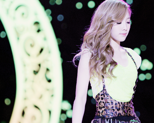 hanitae:  3/120 taeyeon’s stealing my heart 
