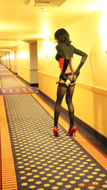 slave1970:supersissyjulia:marquiseoftease:SMS to my Sissy on his way to the hotel: “upon arrival, as