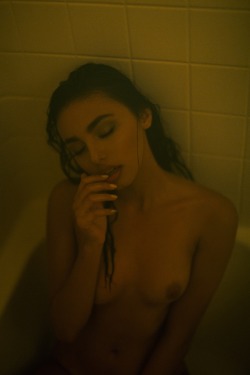 holyho:  Full image from the steamy shower