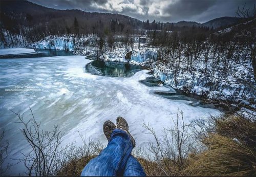 hotteaandoranges: bobbycaputo:    Budapest-Based Photographer Tamas Toth Captured Croatian Plitvice Lakes As They Turned Into A Frozen Fairytale    Splendor. 