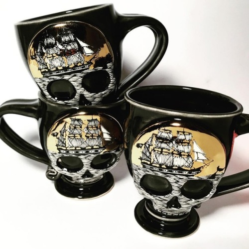sosuperawesome:Mugs and Planters - including House Colored Wizarding Mugs Scrimshaw Pottery on EtsyS