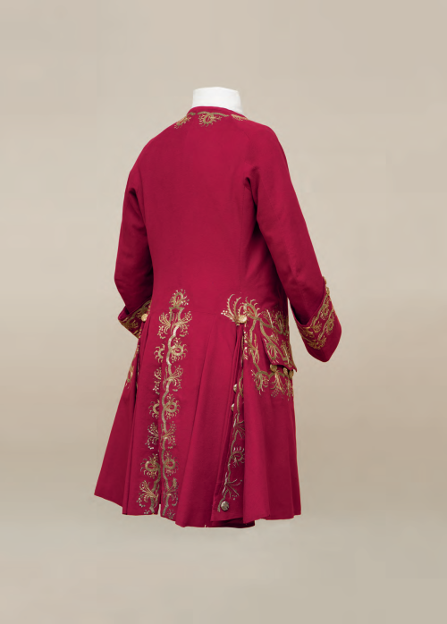 fripperiesandfobs:Coat and waistcoat ca. 1745From Cora Ginsburg LLC