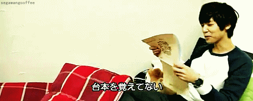 cookiesnminhyuk:  Minhyuk getting comfy on his bed. (¬‿¬) 