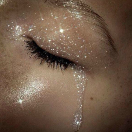 coquettefashion:Body Gems | Babe Chain| Silver Crop Top| Body Glitter| Crybaby
