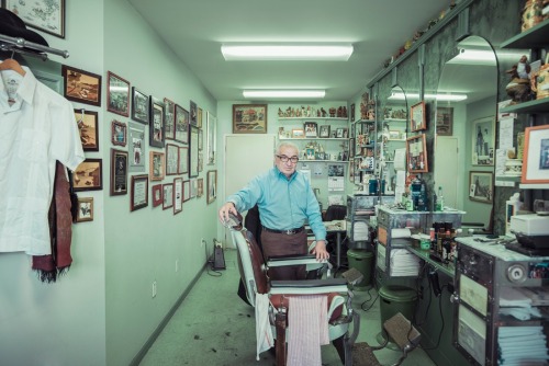 PHOTO - “Cuts” by Franck Bohbot - Barbers & barbershops, New York City, november 201