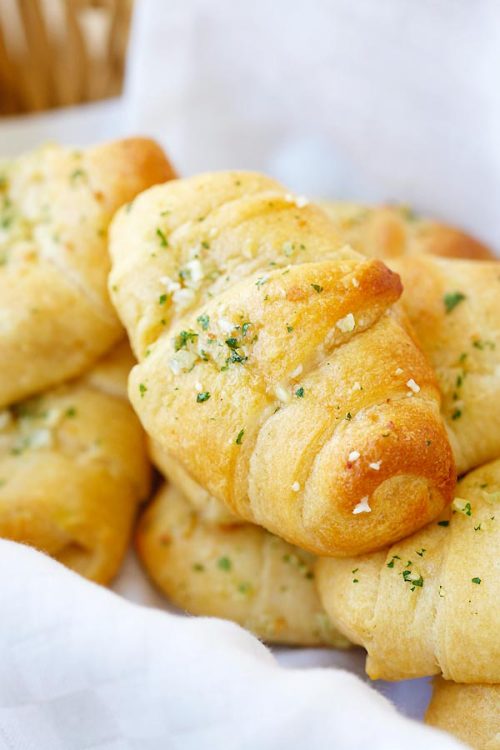 foodffs:Garlic Butter Cheesy Crescent RollsReally nice recipes. Every hour.