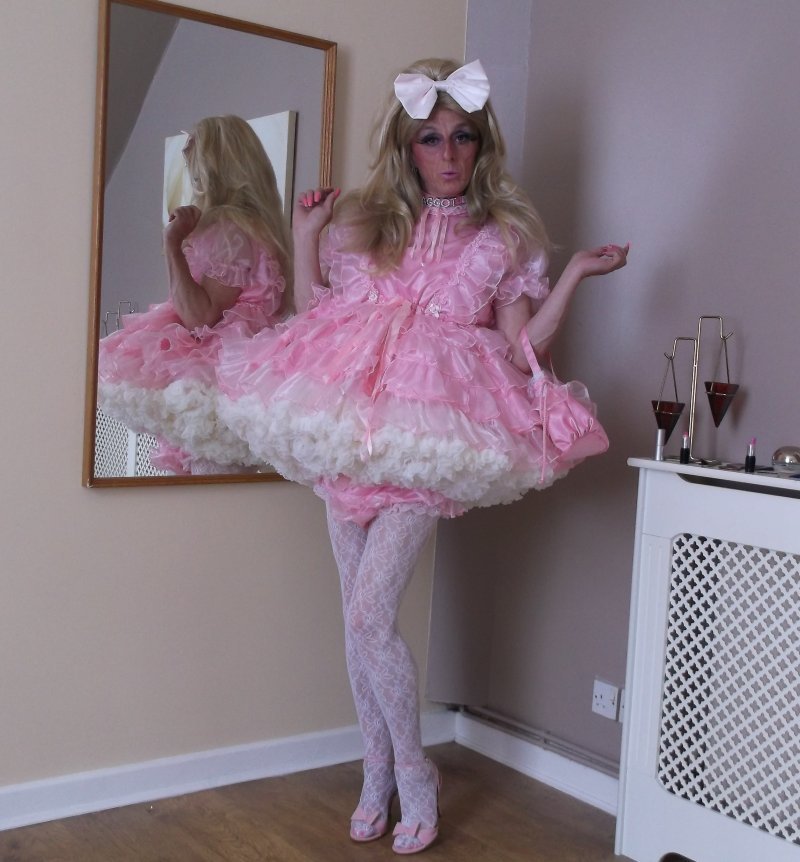 firmdaddyc:  lill-jo:  Yummy candy stick  Very nice DaddyC 