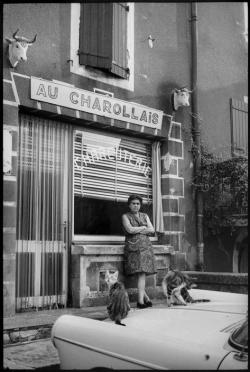  Henri Cartier-Bresson FRANCE. Rhone-Alpes. Drome. Village of Grignan. 1968. 