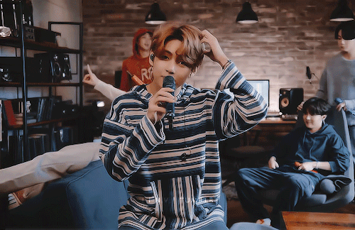 201006 Taehyung X Mikrokosmos