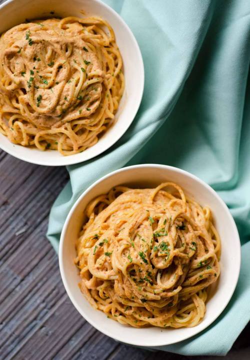 alloftheveganfood: Vegan Roasted Red Pepper Pasta (GF)Easy Vegan Alfredo (GF)One Pot Vegan PastaOne 