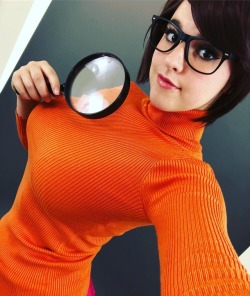 love-cosplaygirls:  Velma (By @sarawrcosplay