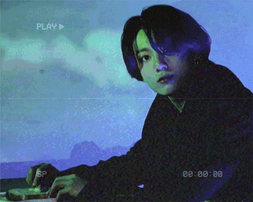 WHY IS JUNGKOOK SO PRETTY?????